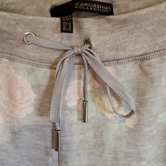 Kim Kardashian Collection Capris - Picture 4 of 9